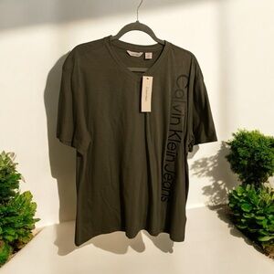 NWT Calvin Klein Men's Gray Tee